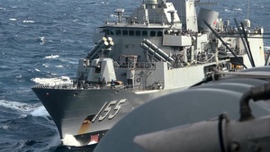 USS Carl Vinson (CVN 70) Conducts Fueling-at-Sea with HMAS Ballarat (FFH 155)