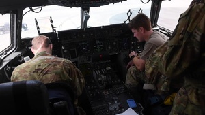 C-17 Flight Crew visits Robins Maintainers