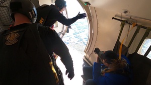 Soldier parachutes into Florida Gators football game