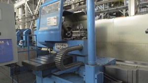Powder chamber lathe