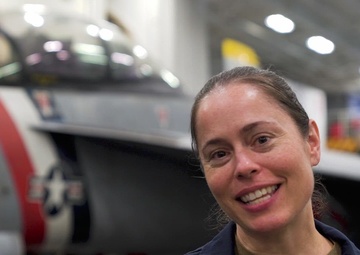 USS Carl Vinson (CVN 70) Sailors Send Holiday Regards to their Families