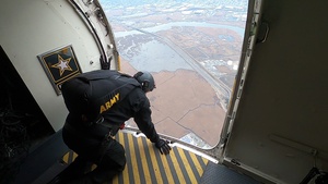 Soldier parachutes into MetLife Stadium ahead of Army vs. Navy football game