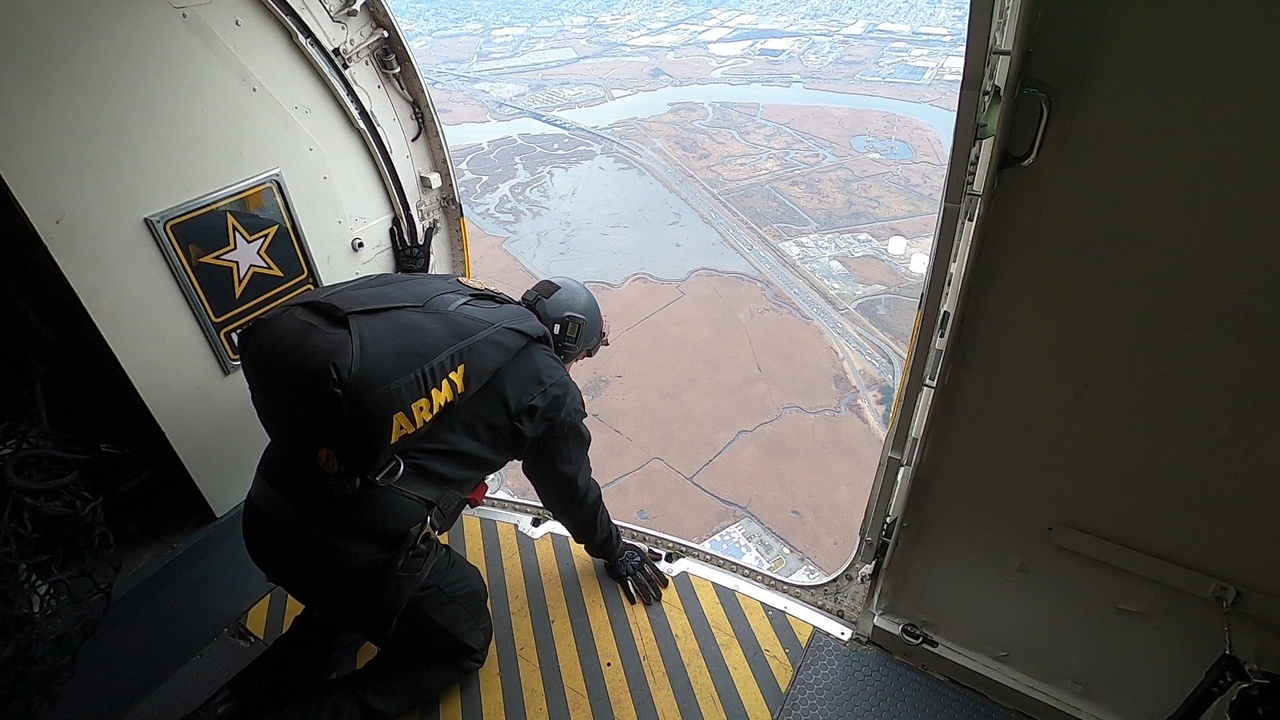 West Point Black Knights Parachute Team Dive into MetLife Stadium