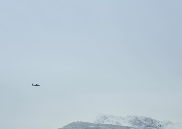 Commanding General of Southern European Task Force - Africa conducts proficiency jump with 173rd Airborne Brigade