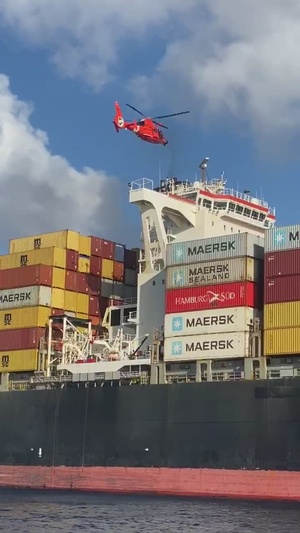 Coast Guard, good Samaritan rescue 19 from water off Islamorada