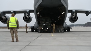 435 AGOW receives 82nd Airborne Division in Poland