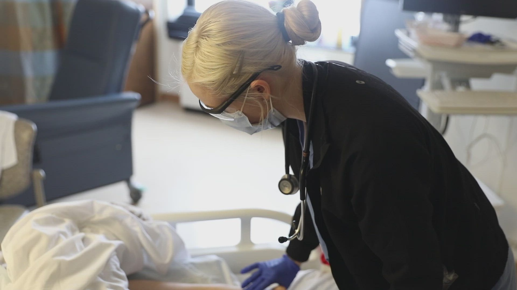 ROCHESTER, N.Y. – B-roll of a U.S. Air Force Medical Team shadowing hospital staff and working with patients while supporting COVID response operations at University of Rochester Medical Center, Rochester, New York, Feb.14, 2022. U.S. Northern Command, through U.S. Army North, remains committed to providing flexible Department of Defense support to the whole-of-government COVID response. (U.S. Army video by Spc. Ashleigh Maxwell)