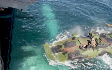 USS Anchorage, 1st Marine Division Exercise Waterborne Capabilities of ACVs