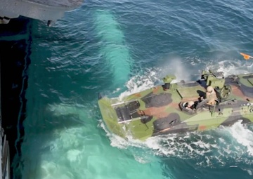 USS Anchorage, 1st Marine Division Exercise Waterborne Capabilities of ACVs