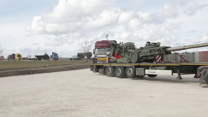 Delivery: 2nd Cavalry Regiment vehicles arrive at Mihail Kogălniceanu Airbase