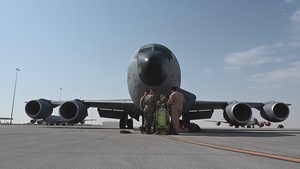 Tankers guide 16's over Arabian Gulf