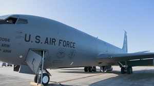 91st ARS refuels USAF Thunderbirds