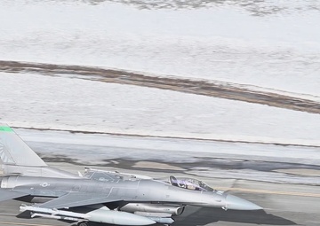 F-16s arrive at JBER for AE22