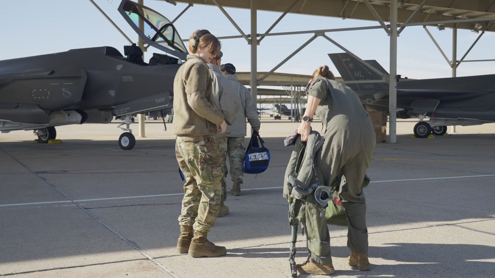 Female Utah Air Force Pilot To Fly F-35 In Super Bowl LVI Flyover