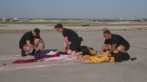 U.S. Army Parachute Team jumps into San Antonio Country Club