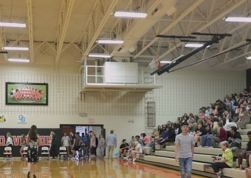 CW5 Myke Lewis, Chief Warrant Officer of Aviation Branch, visits hometown!