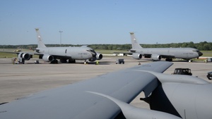 SSTK22 - 186 ARW Refuels an F-16