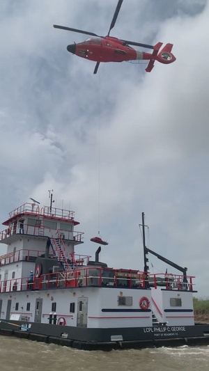 Coast Guard medevacs crew member from tugboat near Chocolate Bayou, Texas