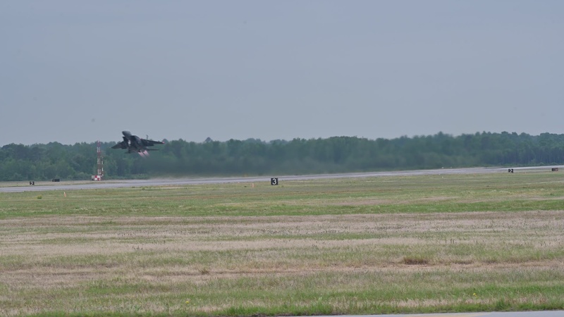 Strike Eagles take off and land at SJ (Broll)