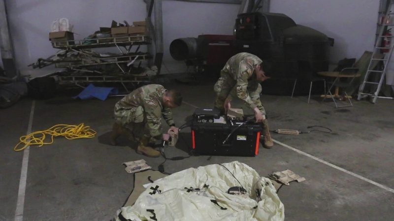 4-25 Signal Soldiers Demonstrate Equipment