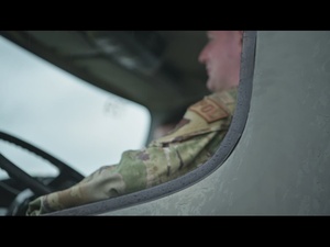 18th LRS performs hot pit refuel