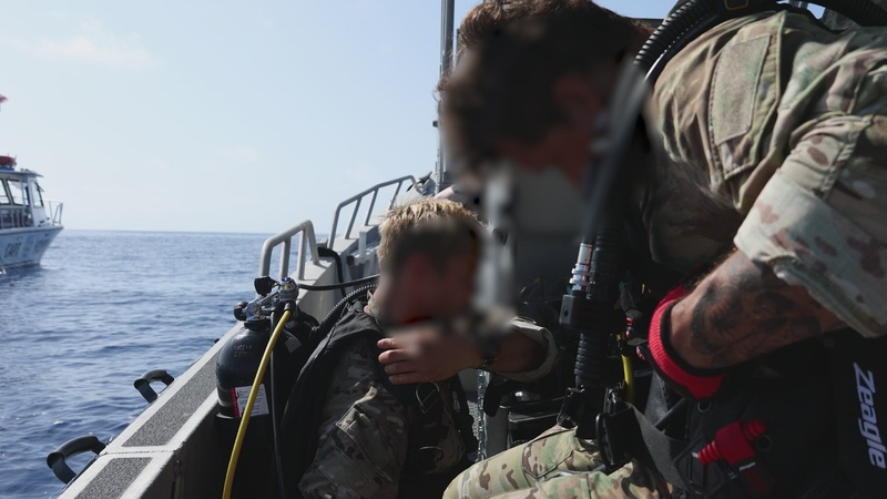 Special Forces Operators conduct dive requalification in South Florida