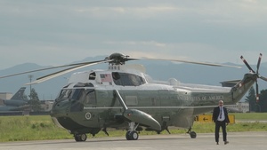 POTUS arrives at Yokota Air Base
