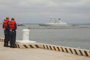 Benvenuto! CSG-10 welcomes Italian Navy Destroyer