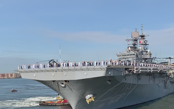 Bataan arrives at NYC for Fleet Week 2022
