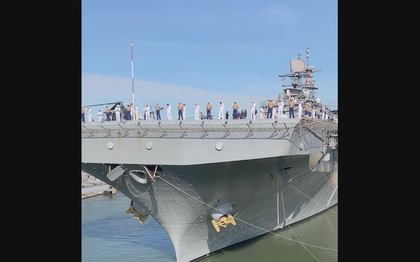Bataan arrives in New York for Fleet Week 2022