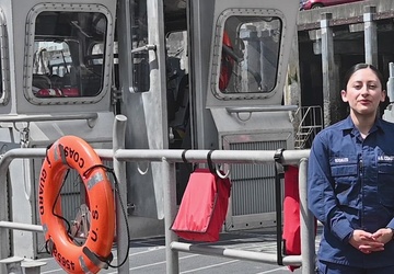 Seafair 2022 - Coast Guard Salute