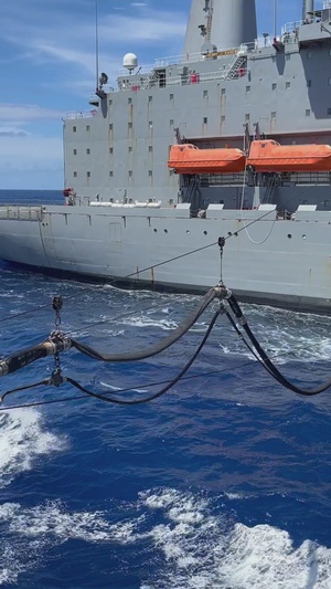 HMCS Vancouver conducts Replenishment-at-Sea with USNS Henry J. Kaiser