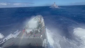 Underway Replenishment between KD Lekir and HMAS Supply