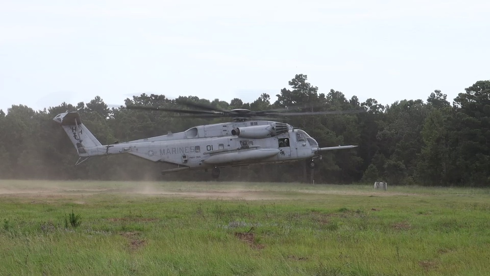 DVIDS - Video - CH-53E Super Stallion External Lifts