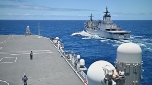 JS Izumo FAS with HMAS Supply during RIMPAC 2022