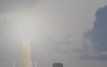 ULA's Atlas V 421 Rocket Launch Stringer