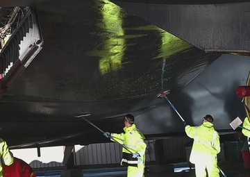 How a KC-135 Stratotanker Gets Washed