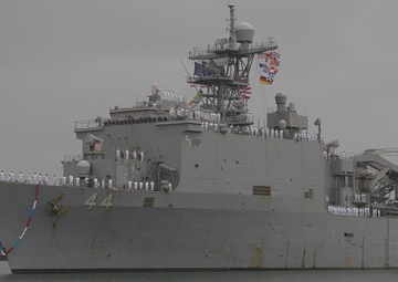 USS Gunston Hall Returns after Deployment with Kearsarge ARG