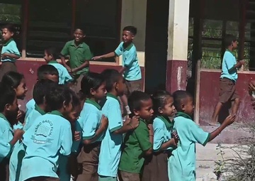 Airmen donate school supplies to children in Baucau