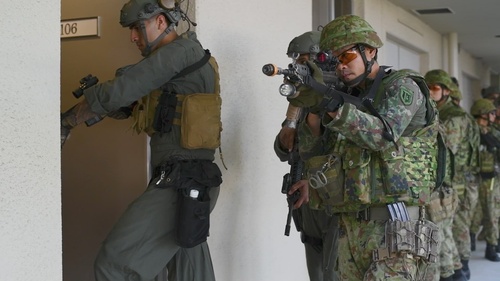 MCAS Iwakuni SRT conducts bilateral training with the JGSDF Combat Instructor Team