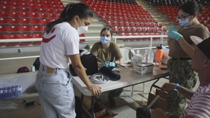 Comfort Sailors and Volunteers Perform Medical Screenings for Dominican Republic Citizens