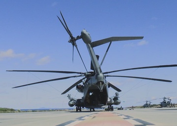 HMLA-267 Conducts Nighttime Live Fire