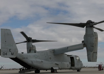 VMM-261 conducts aerial refueling and assault support