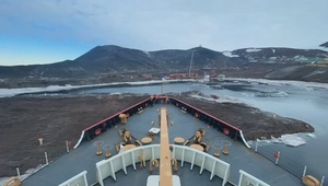 USCGC Polar Star (WAGB 10) moves an ice pier in McMurdo Sound