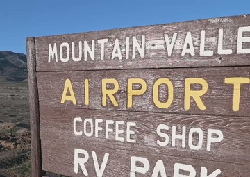 A Classroom in the Sky: USAF Test Pilot School uses mountain gliders to simulate space shuttle approaches in Tehachapi
