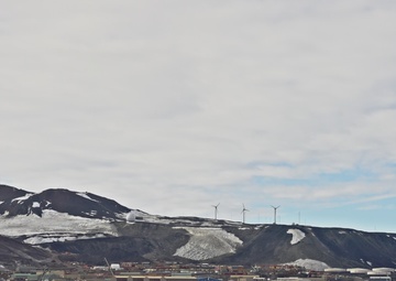 Coast Guard Cutter Polar Star (WAGB 10) conducts towing operations in support of Operation Deep Freeze