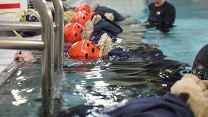 26th MEU Marines and Sailors Complete Underwater Egress Training