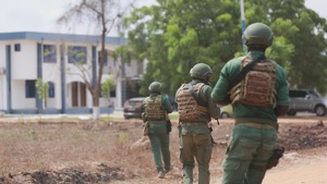 Côte d'Ivoire forces conduct small team movement drills