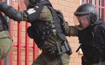 U.S. Soldiers visit Spanish military police battalion
