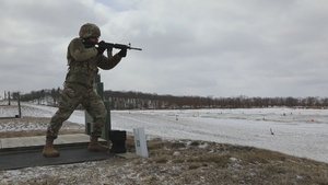410th Medical Logistics Company conducts M4 qualification